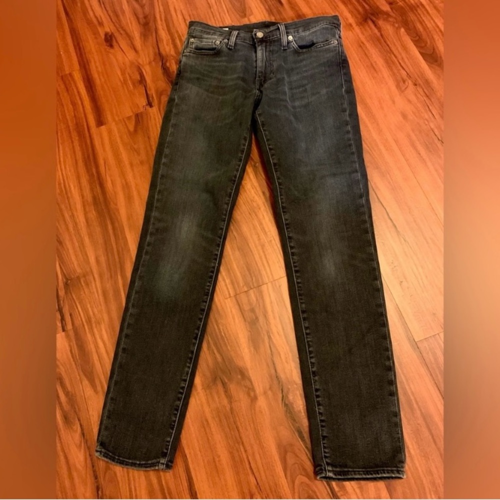 LN MEN’S LEVI’S PREMIUM JEANS. BLUE DARK WASH.